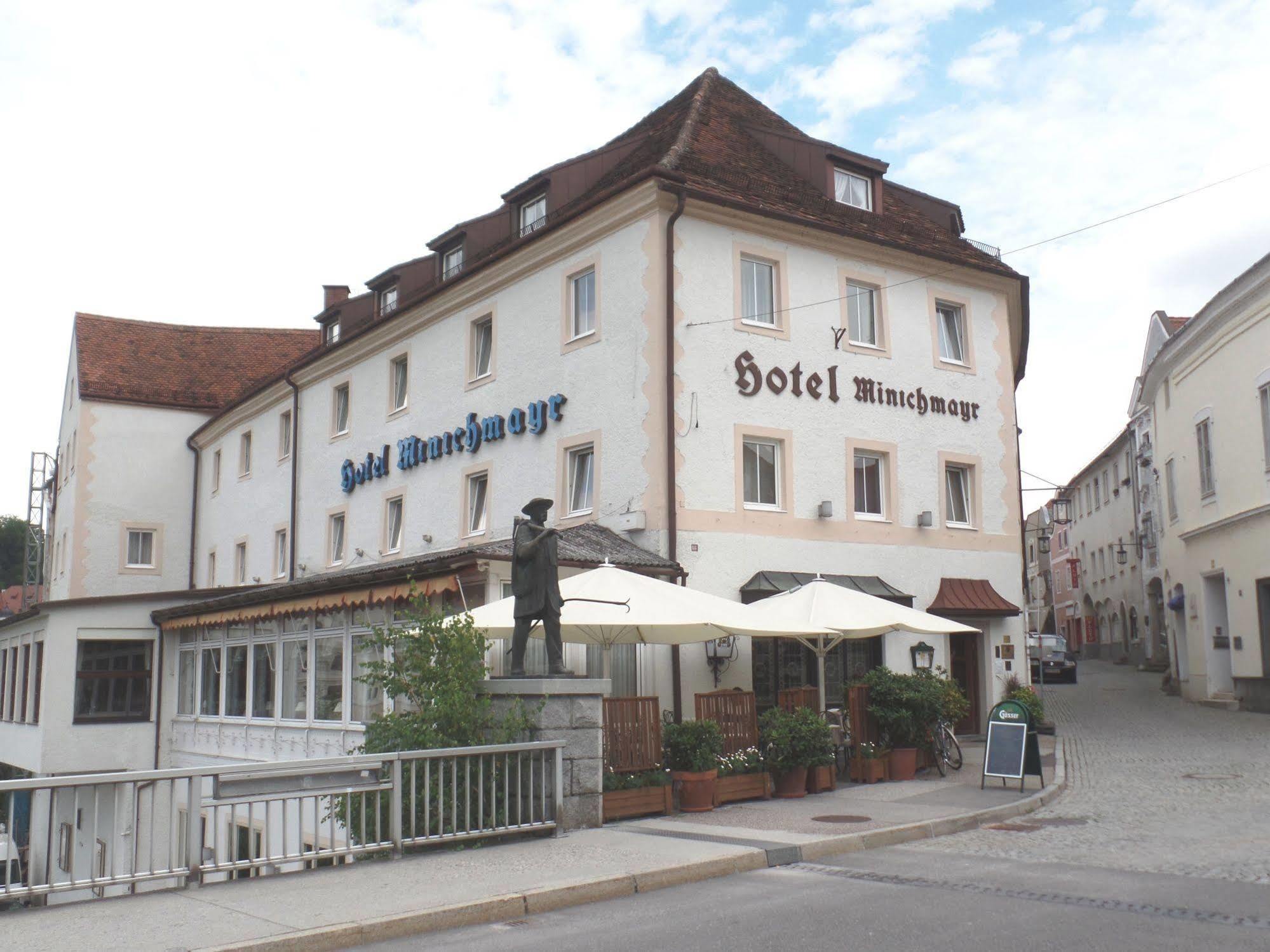 Hotel-Restaurant Minichmayr シュタイアー エクステリア 写真